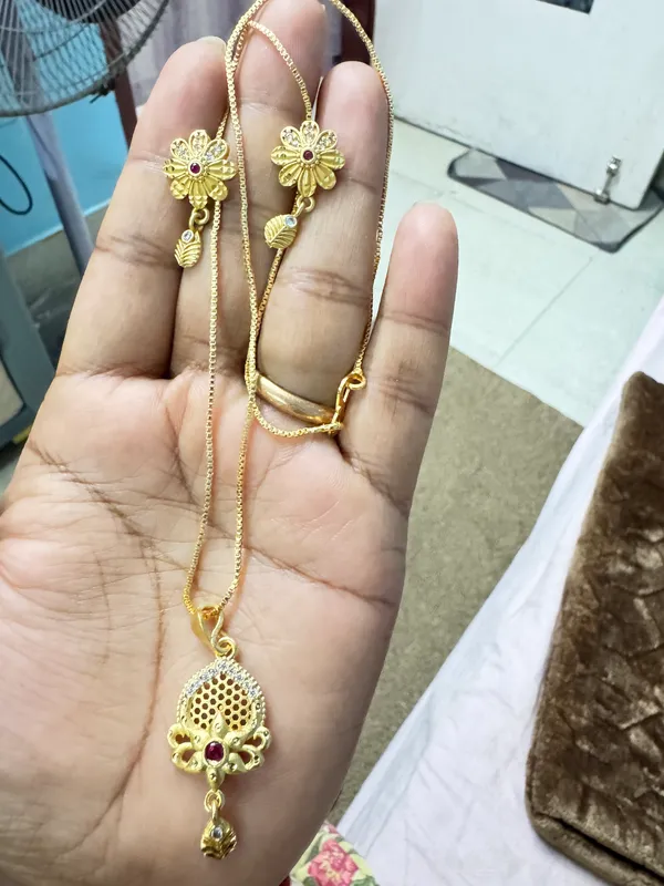 Gold_Brass_Premium_Chain_Pendant_Set_For_Women
