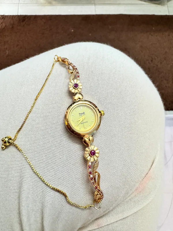 Gold_Brass_Premium_Fashion_Watch_For_Women