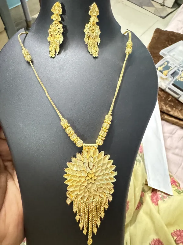 Gold_Brass_Premium_Necklace_With_Earrings_Set_For_Women