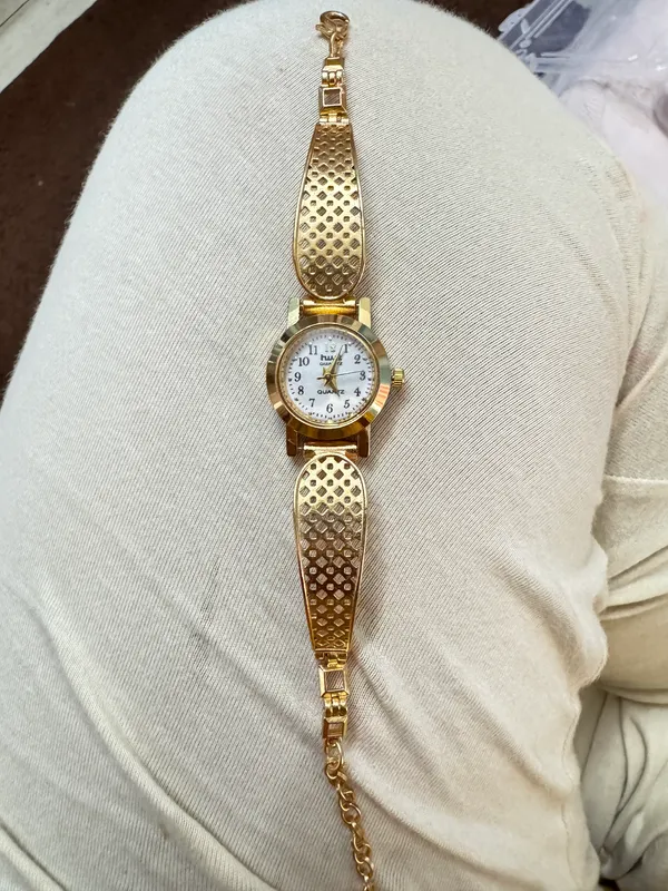 Gold_Brass_Premium_Watch_For_Women