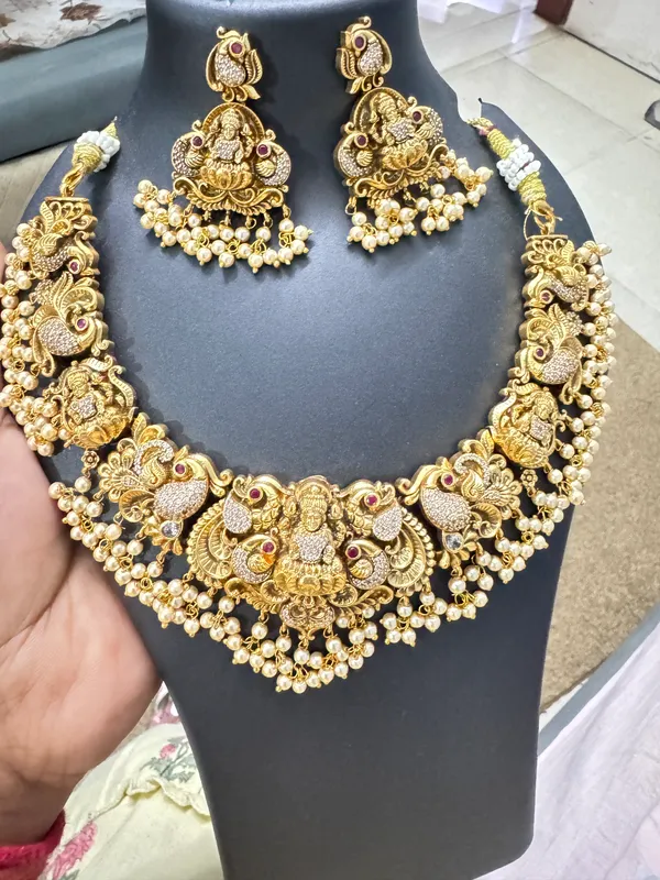 Gold_Brass_Premium_Necklace_With_Earrings_For_Women