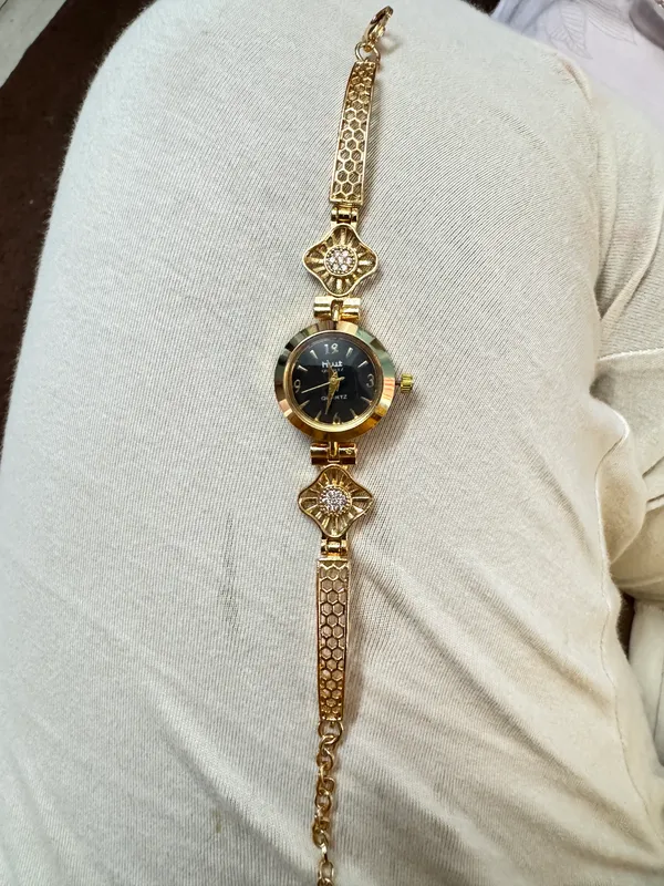 Gold_Brass_Premium_Watch_For_Women