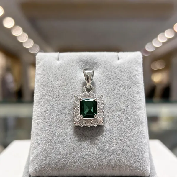 Sterling_Silver_Emerald_Green_Halo_Pendant