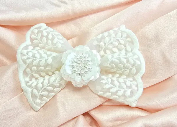 Elegant_Lace_Floral_Hair_Bow