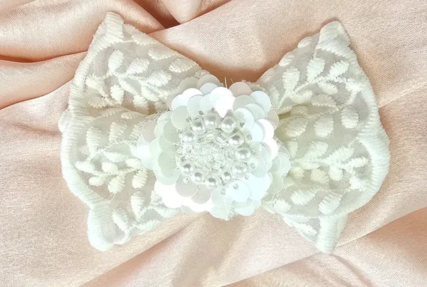Elegant_Lace_Floral_Hair_Bow