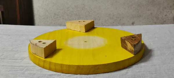 Premium_Wooden_Chakla_Belan_Set_Yellow_Finish_Round_Roti_Board_Rolling_Pin_Board