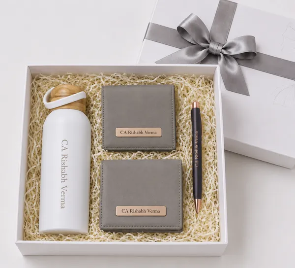 Personalized_Corporate_Gift_Set_With_Bottle_Wallets_And_Pen
