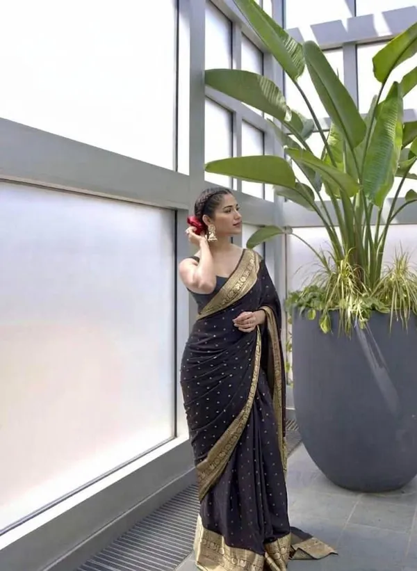 Black_Embellished_Saree_For_Women
