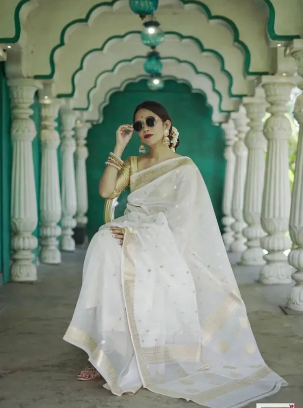 White_Embellished_Saree_For_Women