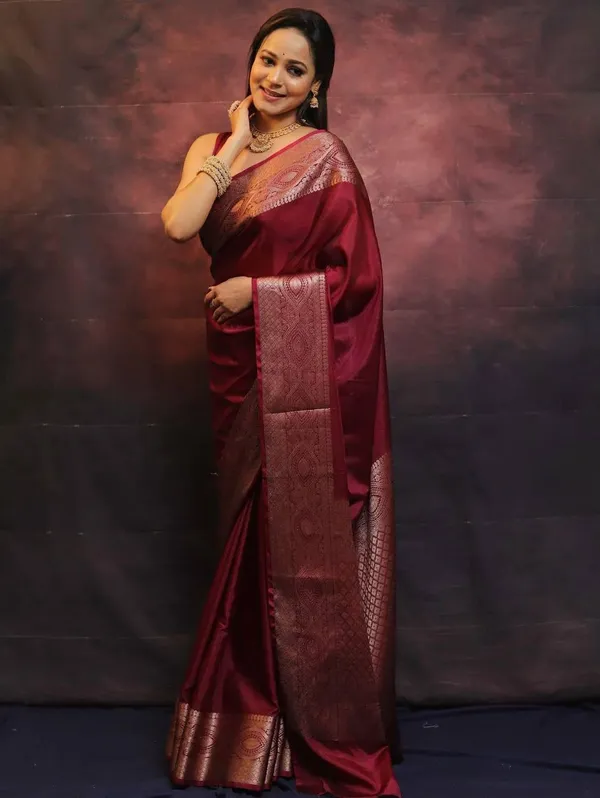 Maroon_Woven_Traditional_Saree_for_Women
