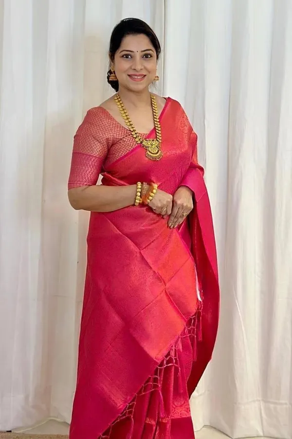 Pink_Woven_Saree_for_Women