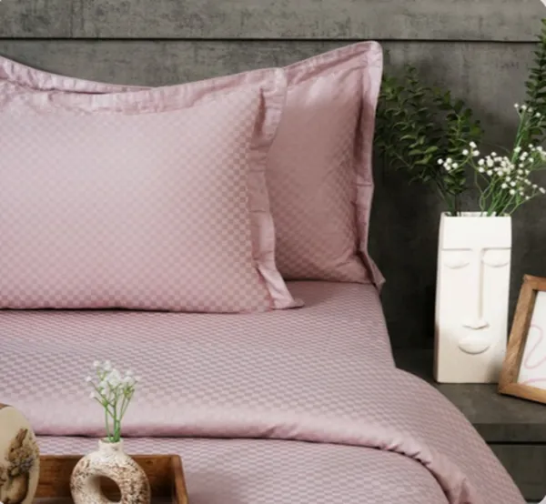 Pink_Geometric_Pattern_King_Size_Bedsheet_Set