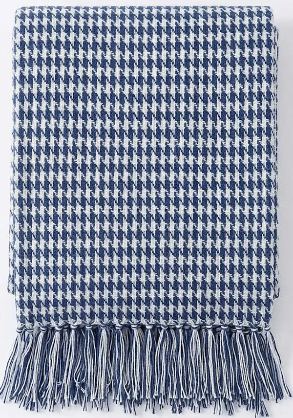 Navy_White_Woven_Houndstooth_Pattern_Throw