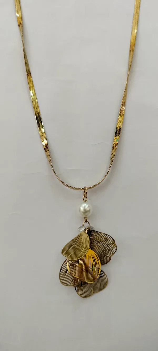 Gold_Tone_Floral_Pendant_Necklace_for_Women