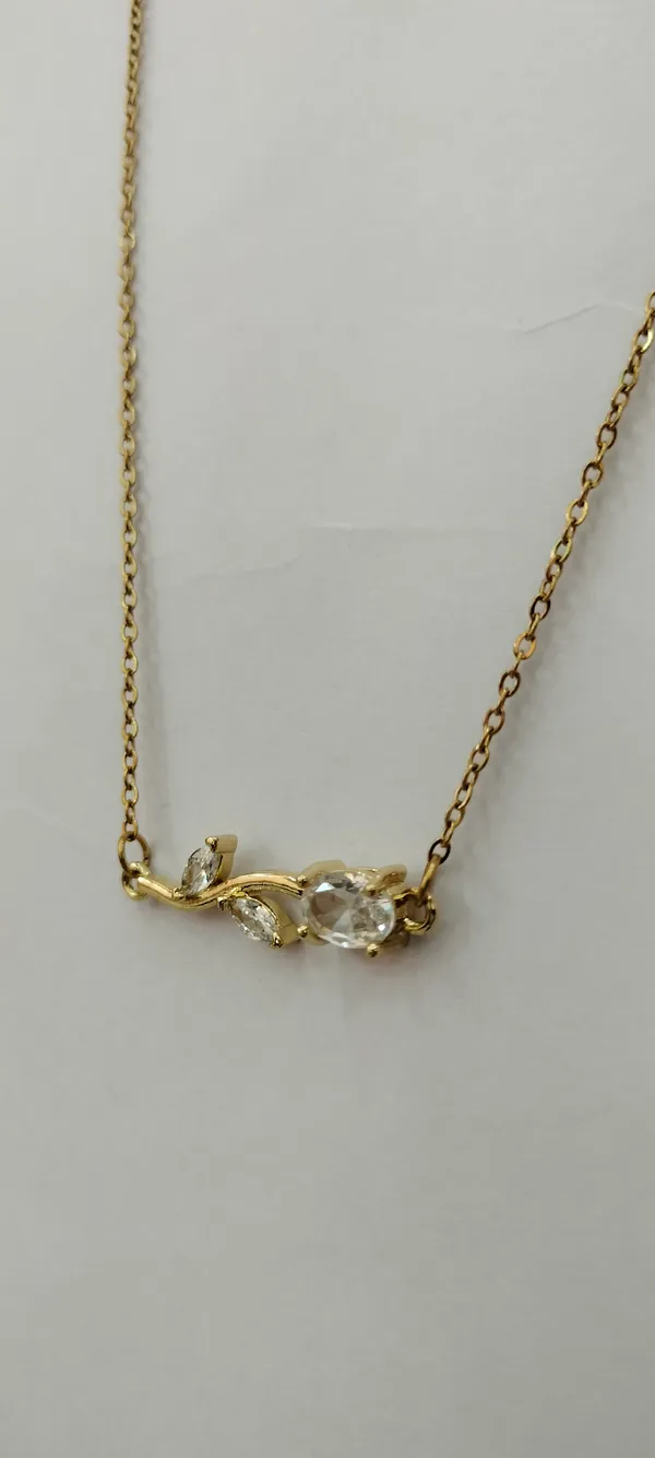 Gold_Tone_Leaf_Pendant_Necklace_for_Women