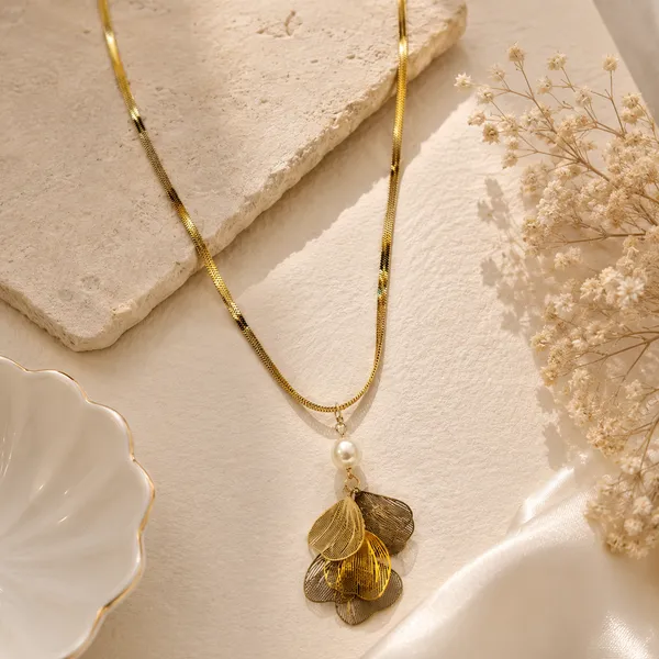 18K_Gold_Plated_Floral_Pendant_Necklace_For_Women