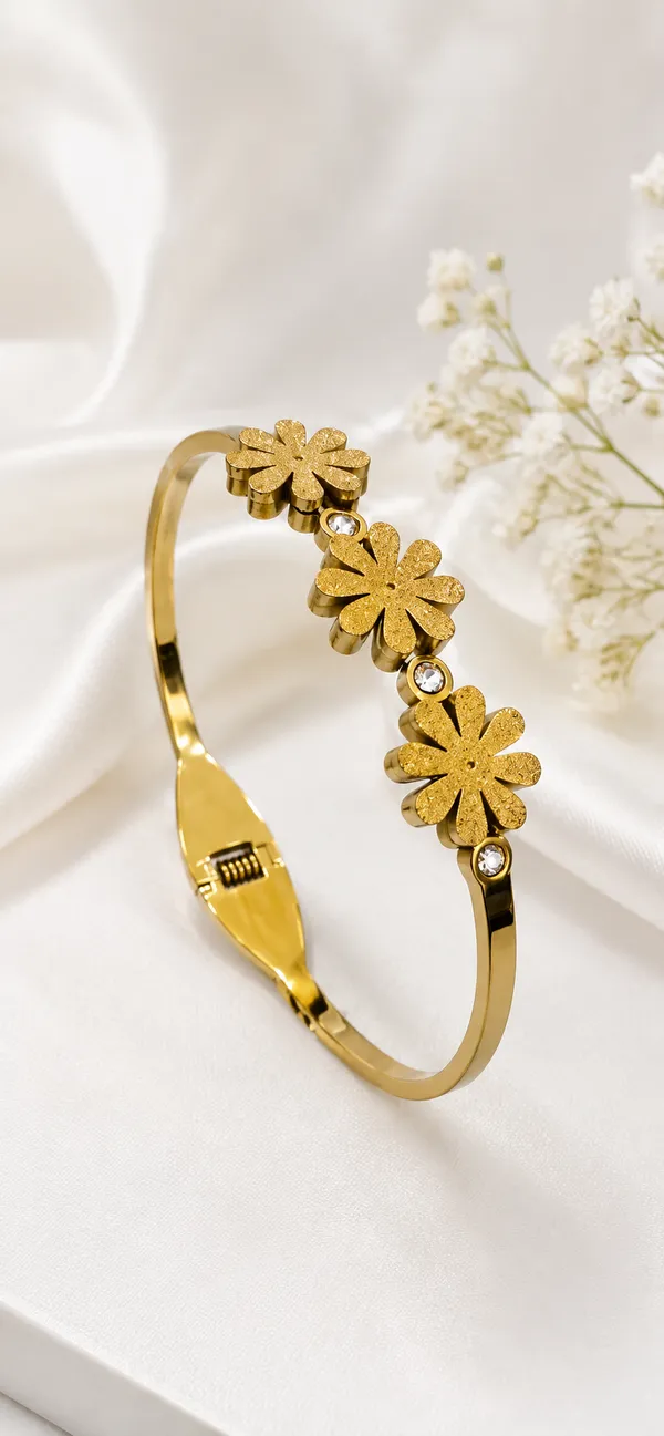 Gold_Plated_Flower_Bracelet_For_Women