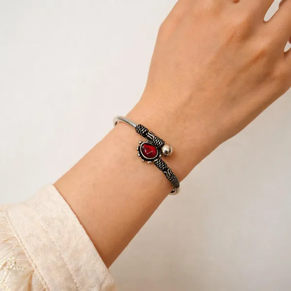 Red_And_Silver_Silver_Plated_Stone_Oxidised_Bangle_For_Women
