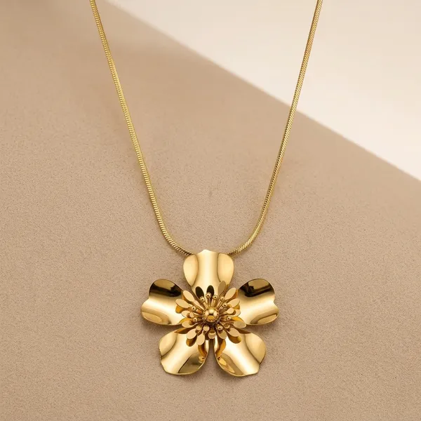 18K_Gold_Plated_Floral_Pendant_Necklace_For_Women