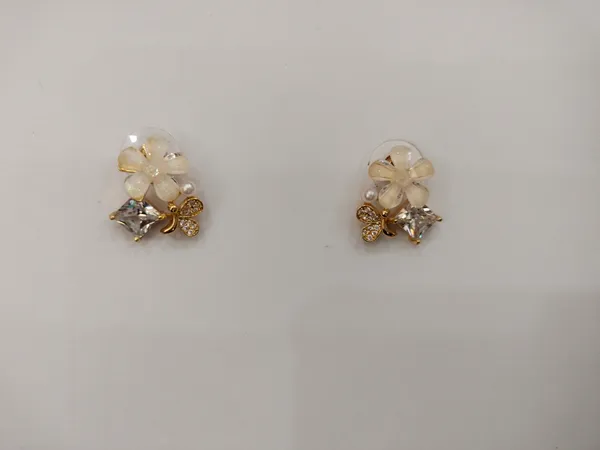 Gold_Tone_Floral_Cluster_Stud_Earrings_for_Women