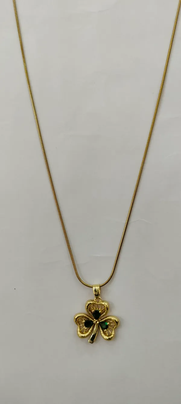 Gold_Tone_Clover_Pendant_Necklace_for_Women