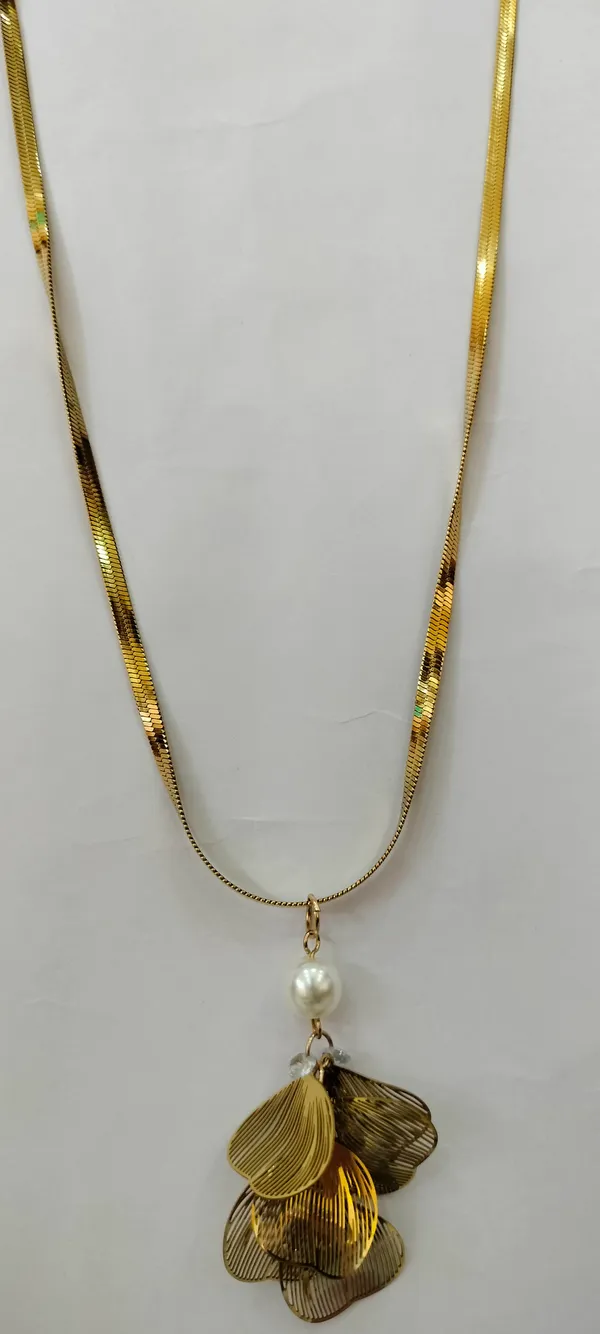 Gold_Tone_Floral_Pendant_Necklace_for_Women