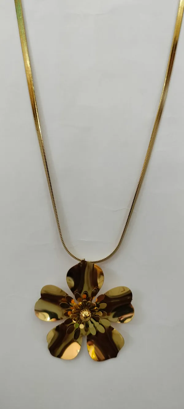 Gold-Tone_Floral_Pendant_Necklace_for_Women