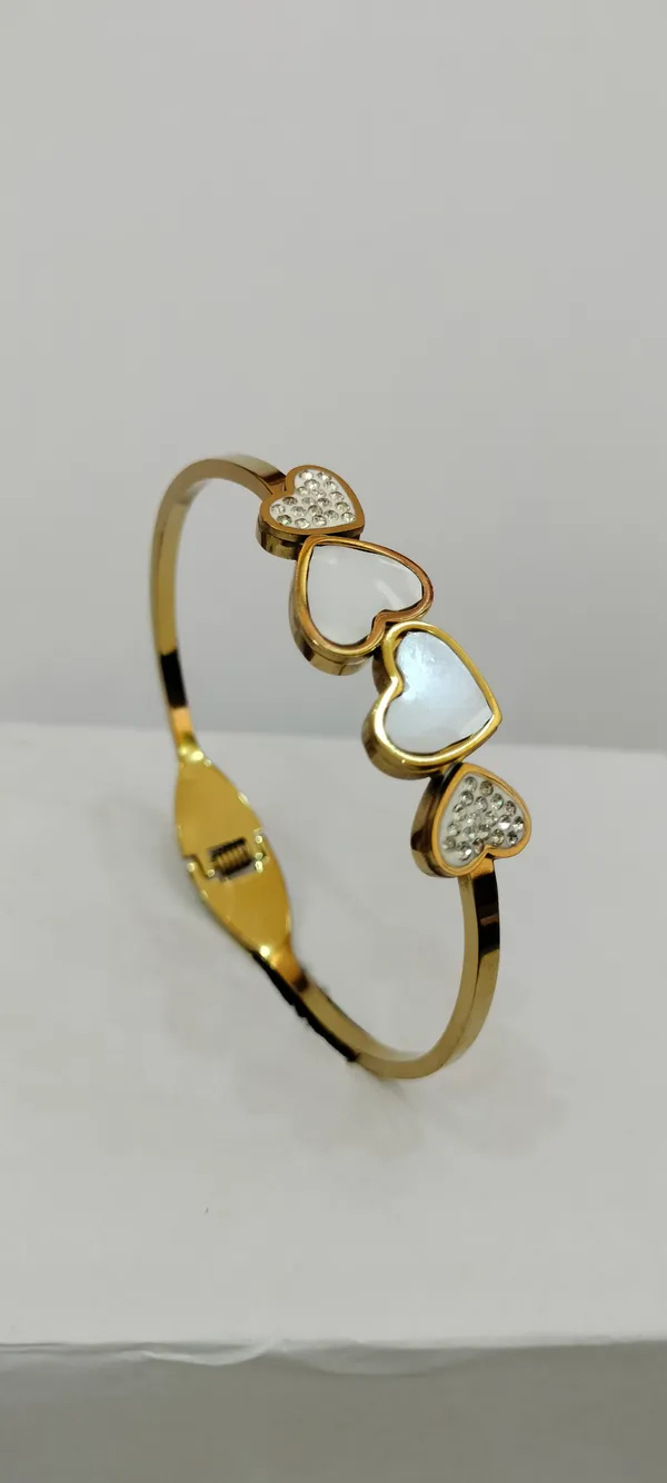 Gold_Tone_Heart_Bracelet_for_Women