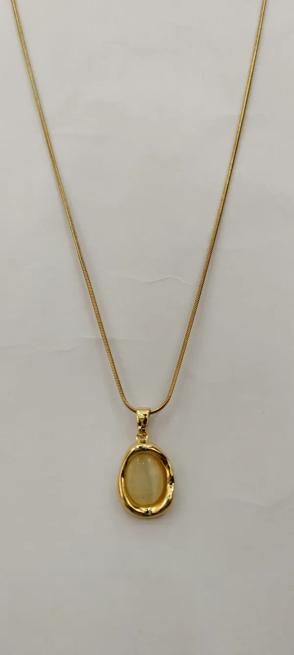 Gold_Tone_Oval_Pendant_Necklace_for_Women