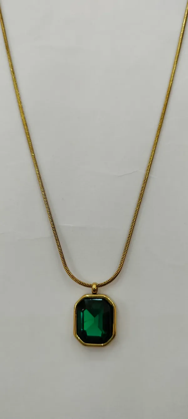 Gold_Tone_Green_Pendant_Necklace_for_Women