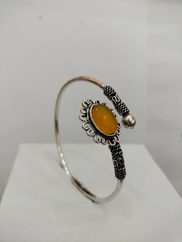 Silver-Toned_Oval_Stone_Cuff_Bracelet_for_Women