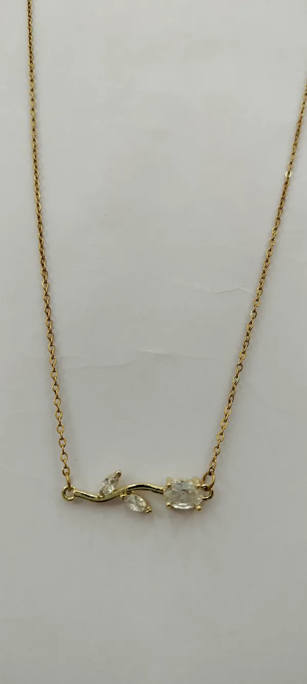 Gold_Tone_Leaf_Pendant_Necklace_for_Women