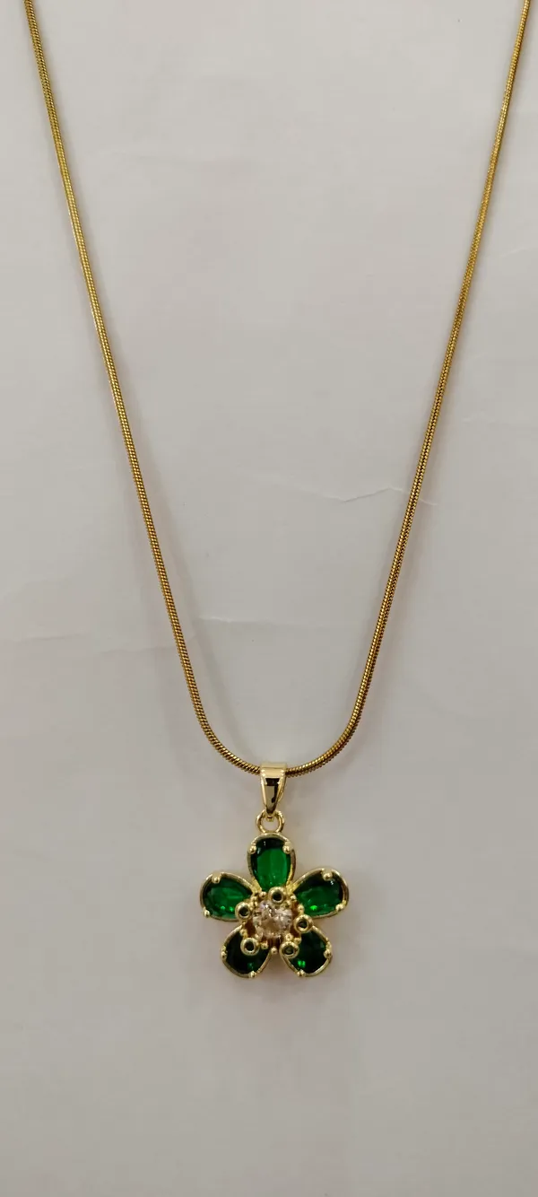 Gold_Tone_Floral_Pendant_Necklace_for_Women