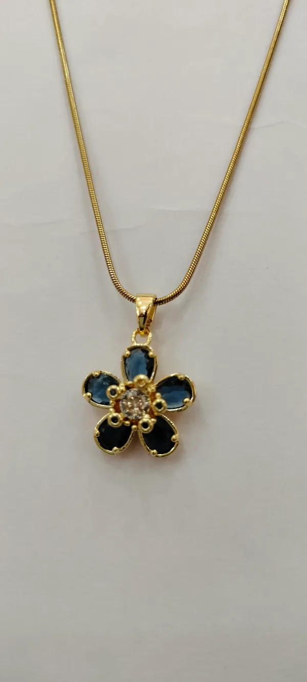Gold_Tone_Floral_Pendant_Necklace_for_Women