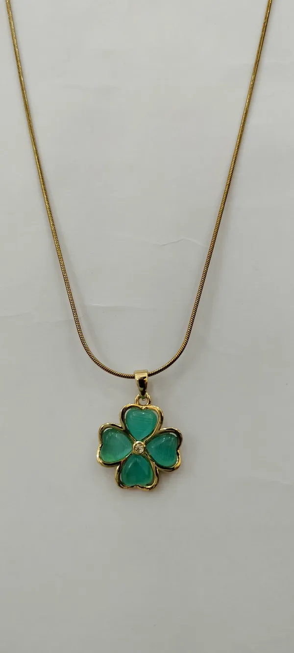 Gold_Tone_Green_Clover_Pendant_Necklace_for_Women