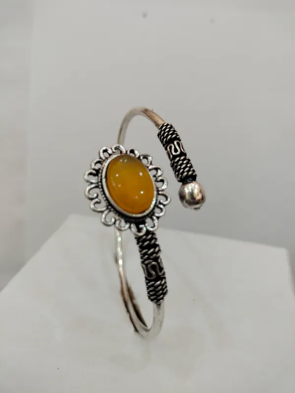Silver-Toned_Oval_Stone_Cuff_Bracelet_for_Women