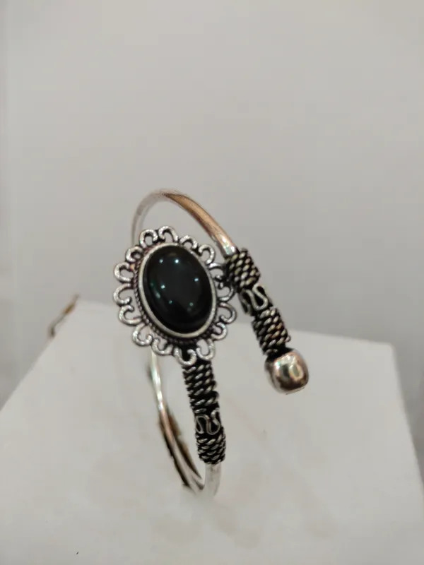 Silver_Tone_Black_Stone_Cuff_Bracelet_for_Women