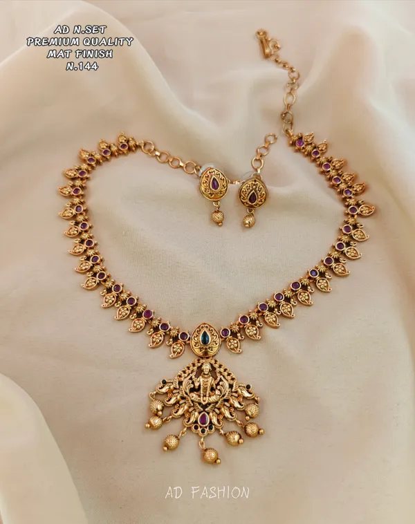 Gold_Brass_Matte_Traditional_Teardrop_Pendant_Necklace_Set_For_Women