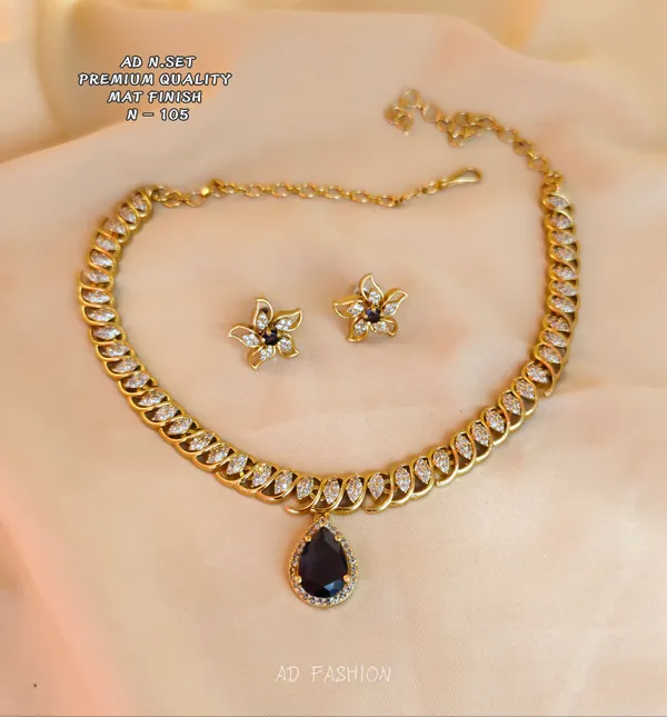 Gold_Brass_Leaf_Floral_Black_Pendant_Necklace_Set_For_Women