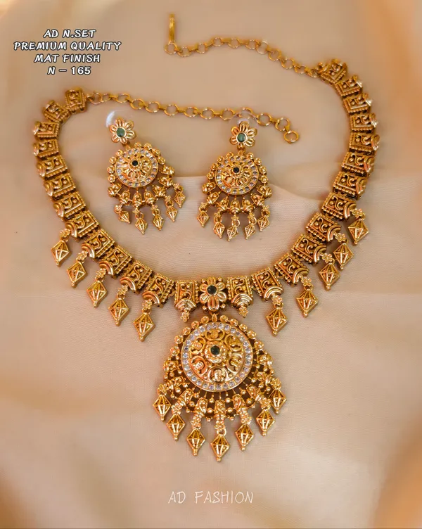 Gold_Tone_Brass_Floral_Traditional_Necklace_Set_For_Women