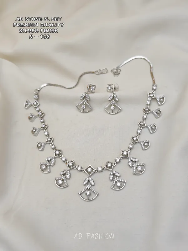 Silver_Brass_Geometric_Linked_Stone_Necklace_And_Earrings_Set_For_Women