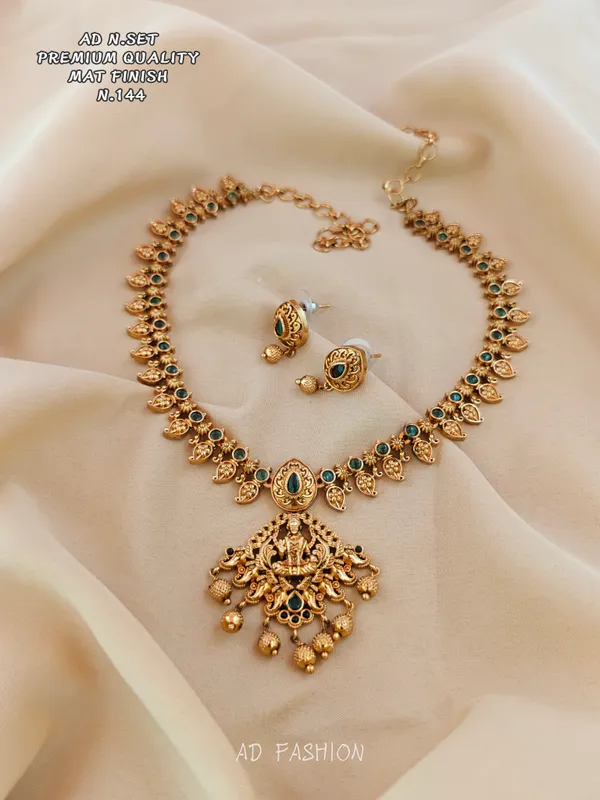 Gold_Tone_Brass_Green_Stone_Traditional_Necklace_And_Earrings_Set_For_Women