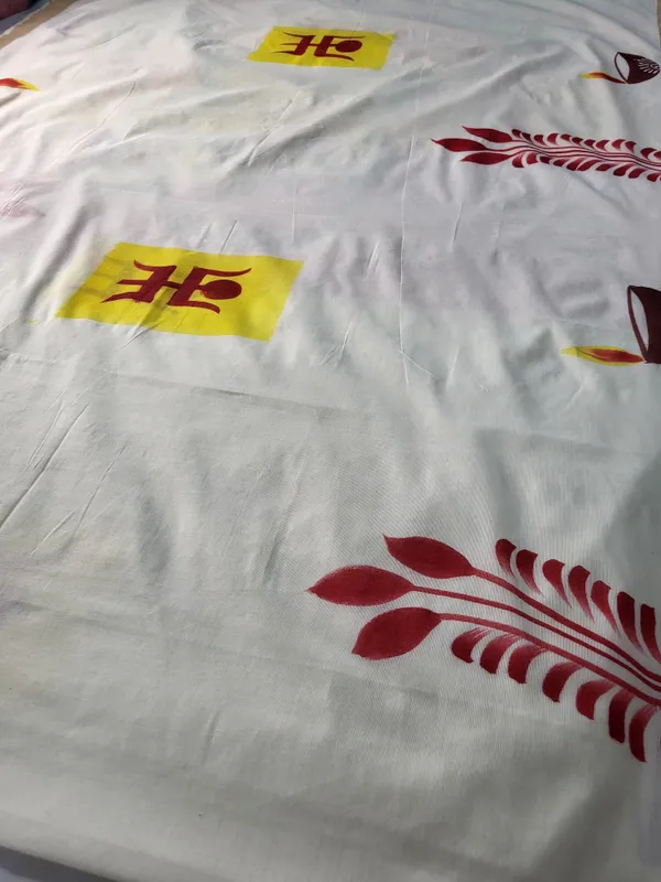 Sindhuja_Fashion_House_Hand_Painted,_Printed,_Floral_Print,_Graphic_Print_Kasavu_Pure_Cotton_Saree_(White,_Red)