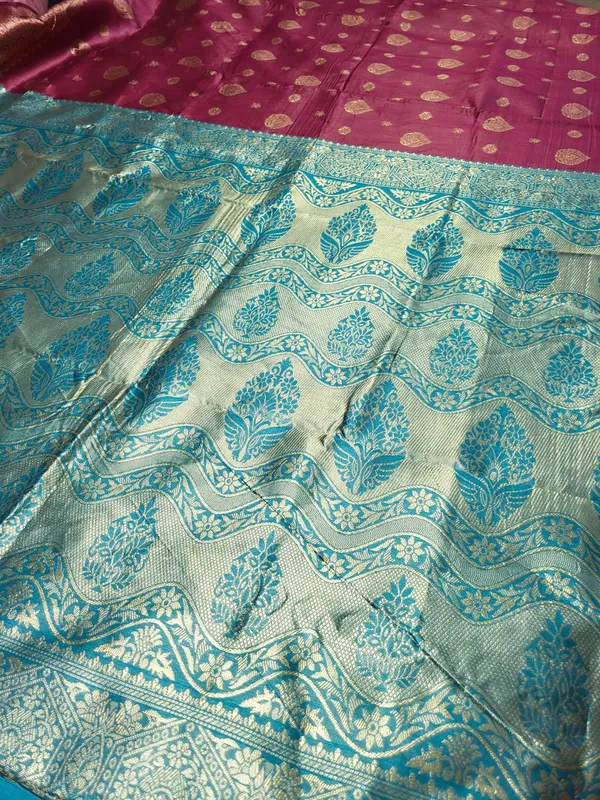 Sindhuja_Fashion_House_Woven_Banarasi_Silk_Blend_Saree_(Magenta)