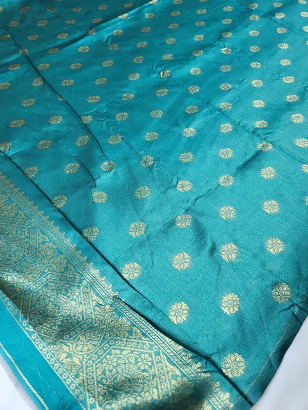 Sindhuja_Fashion_House_Woven_Banarasi_Silk_Blend_Saree_(Magenta)