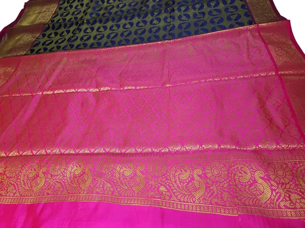 Sindhuja_Fashion_House_Woven,_Floral_Print,_Geometric_Print,_Temple_Border,_Self_Design_Banarasi_Silk_Blend_Saree_(Multicolor)