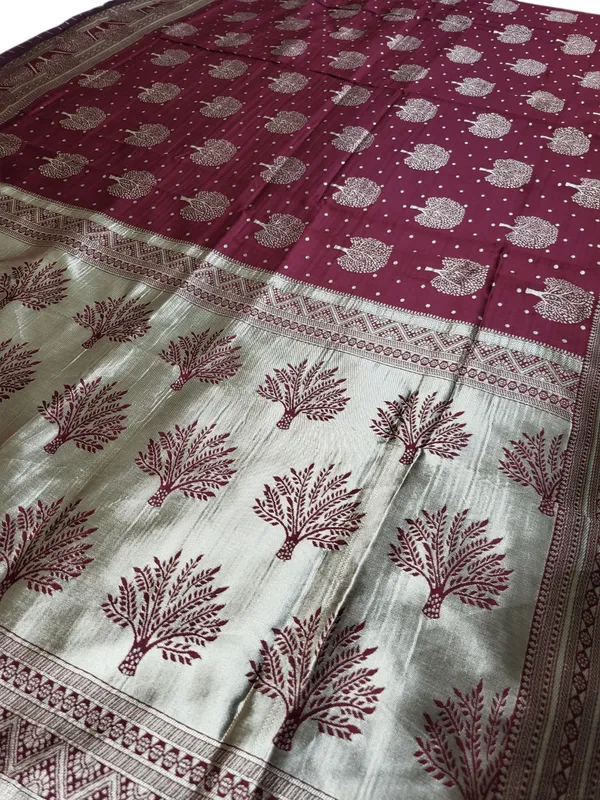 Sindhuja_Fashion_House_Woven,_Printed,_Floral_Print_Banarasi_Silk_Blend_Saree_(Gold)