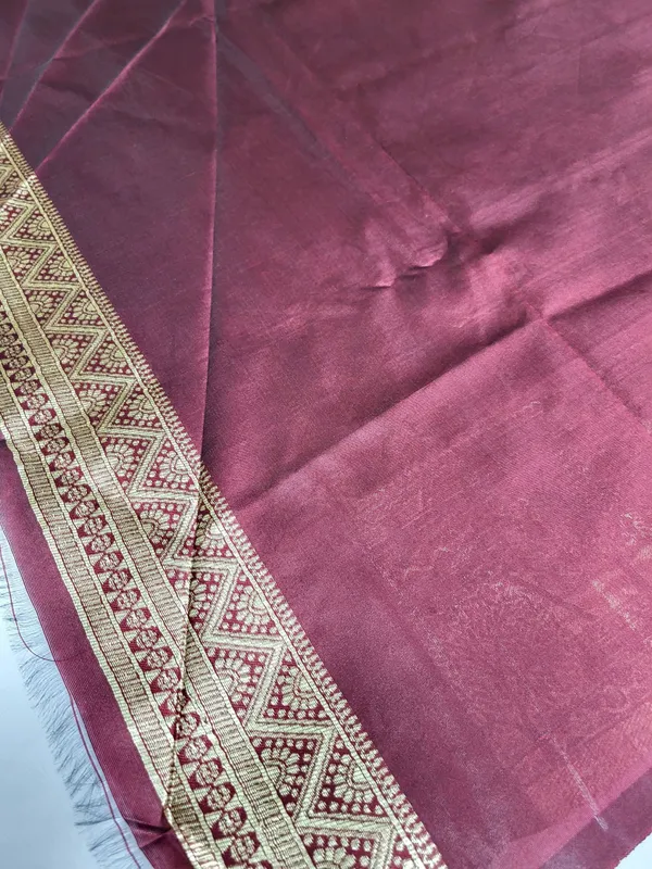 Sindhuja_Fashion_House_Woven,_Printed,_Floral_Print_Banarasi_Silk_Blend_Saree_(Gold)