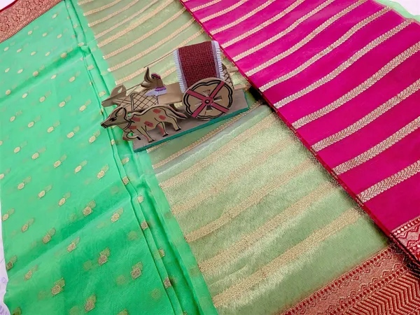 Sindhuja_Fashion_House_Woven_Banarasi_Organza_Saree_(Multicolor)
