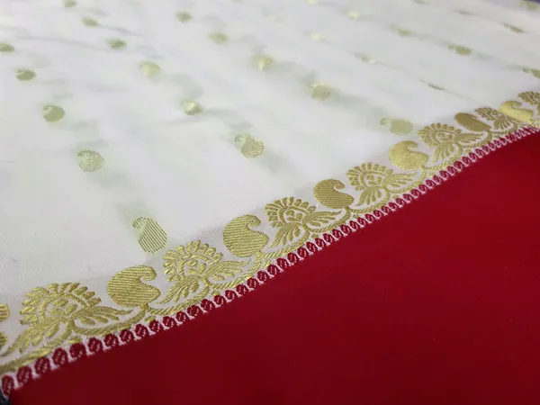 Sindhuja_Fashion_House_Woven_Garad_Cotton_Silk_Saree_(White)
